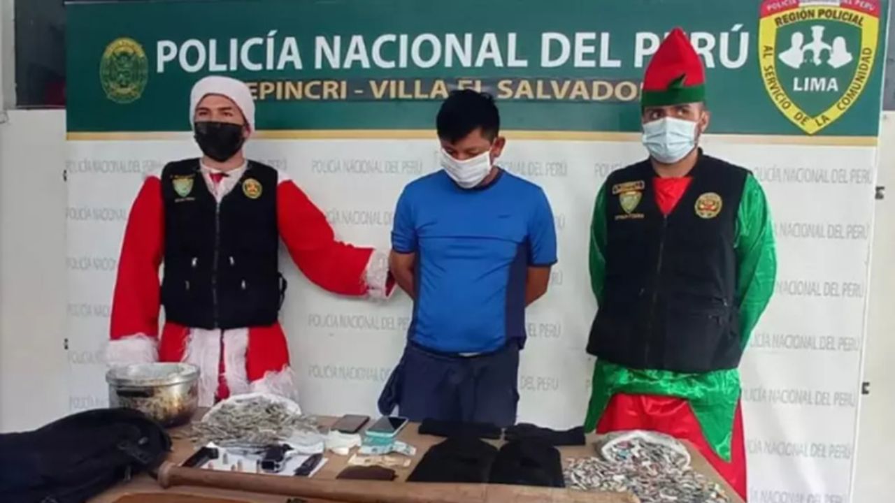 Policías vestidos de Santa Claus capturan a la banda de 'El Grinch'
