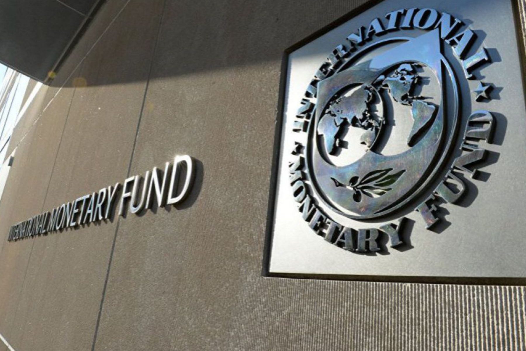 FMI sube dos décimas su previsión de crecimiento global para 2023, hasta 2.9%