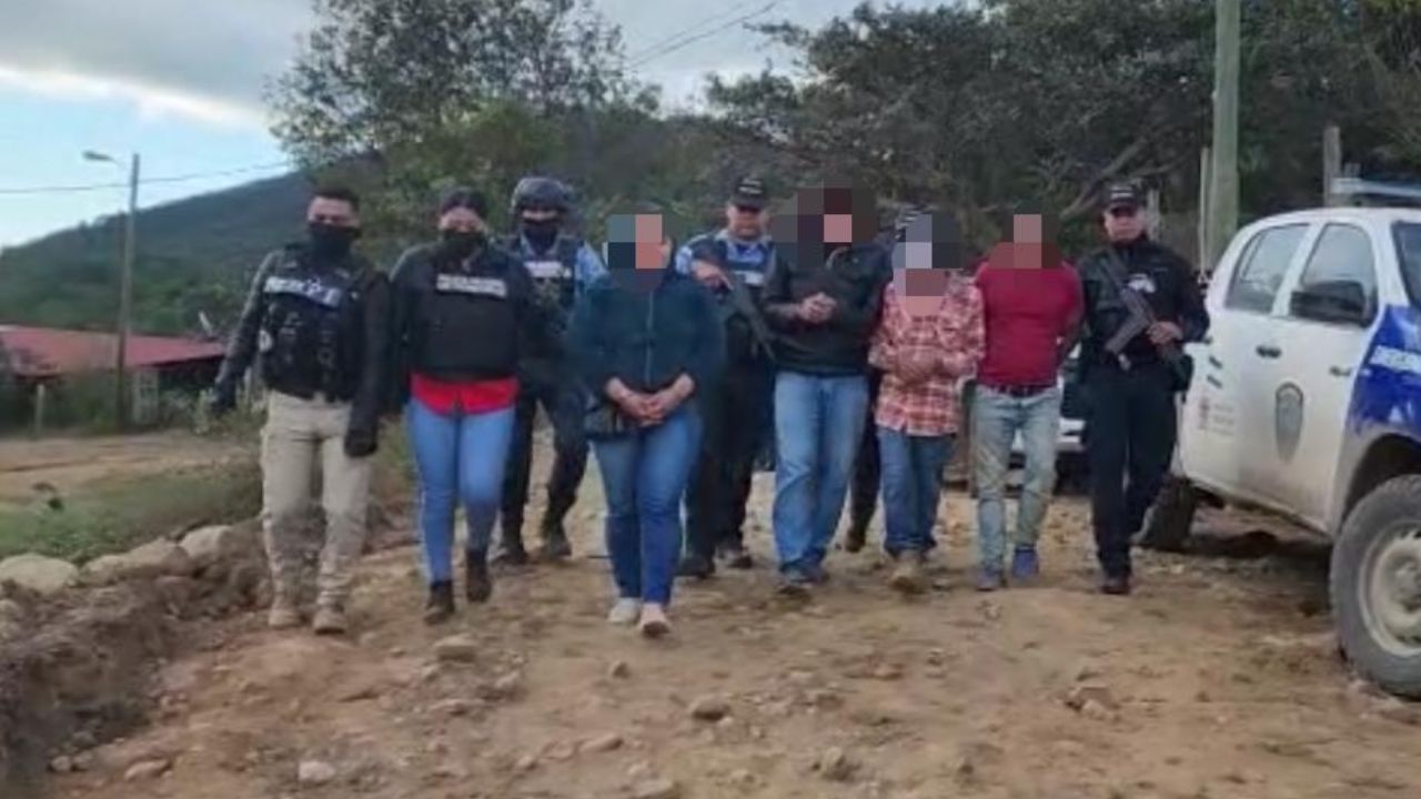 Detiene a un abuelo y tres jóvenes en posesión de varias armas de fuego en Ocotepeque