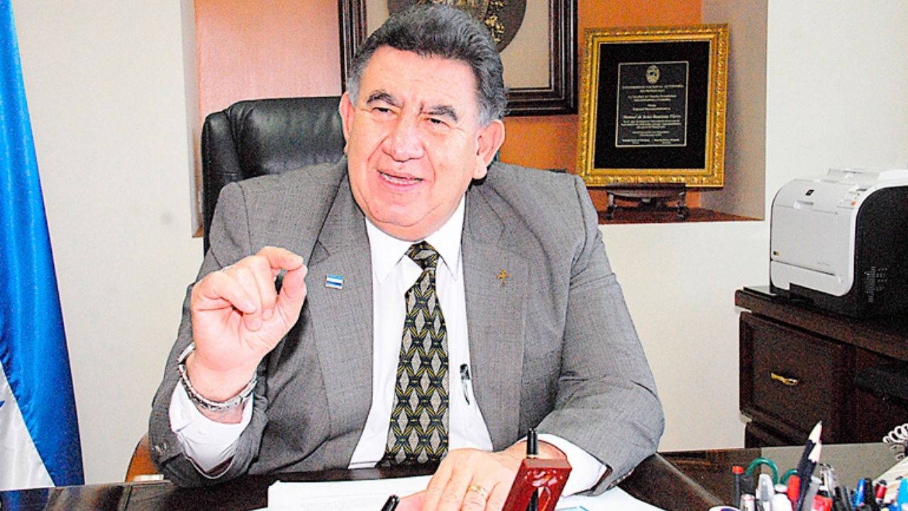 Expresidente del BCH explica qué se requiere para contrarrestar el déficit comercial de Honduras