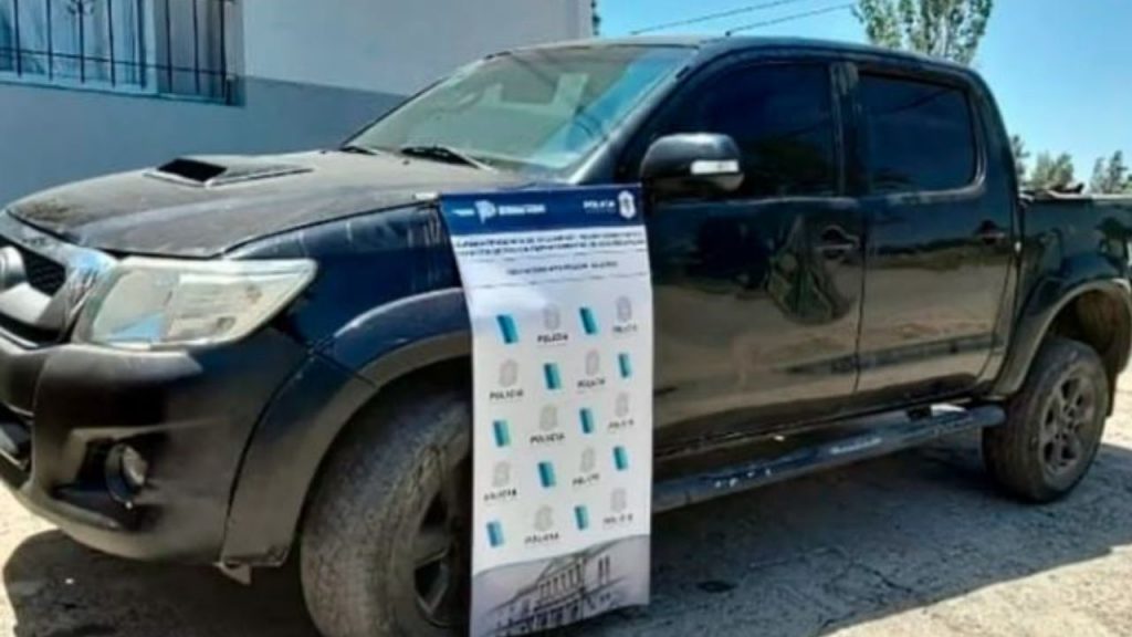 dentro de camioneta hallan a niña