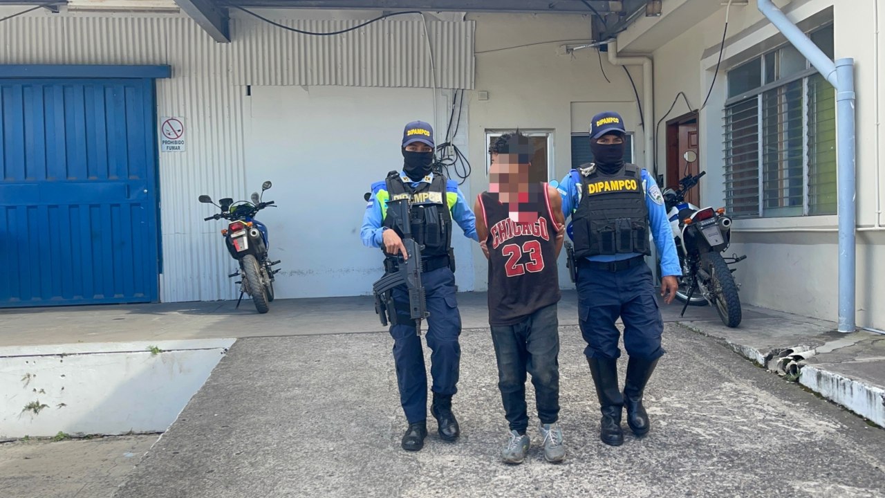 Capturan al 'Chispin' en flagrancia por tráfico de drogas, en Comayagüela