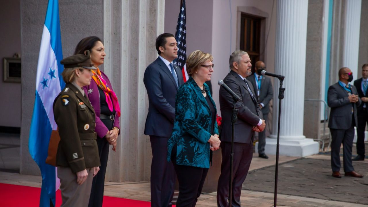 Delegación de EE. UU. llega a Honduras para discutir sobre migración y derechos humanos