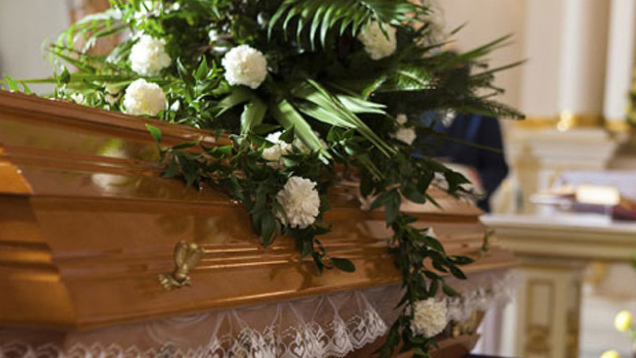 Hombre fingió su muerte para saber quiénes asistirían a su funeral