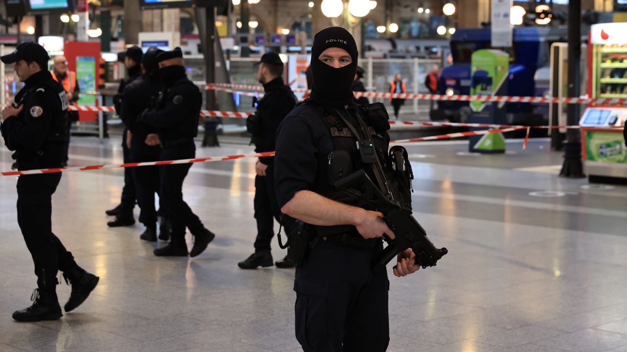 Seis personas heridas en ataque en estación de tren en Francia, agresor 'tenía varias identidades'
