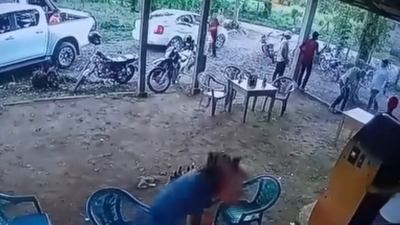 Escalofriante vídeo muestra a hombre matar a sangre fría a dos hermanos en un bar