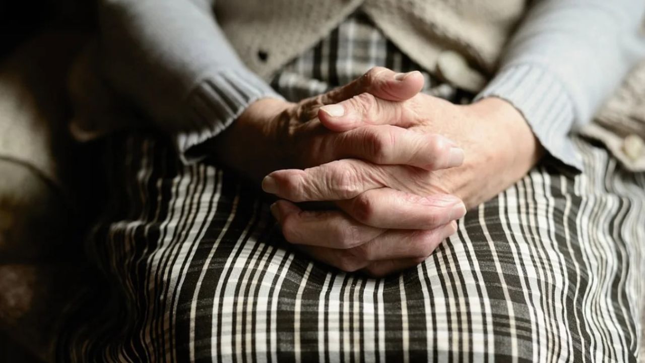 ¡Insólito! Hombre violó a su mamá de 82 años que padece de Parkinson