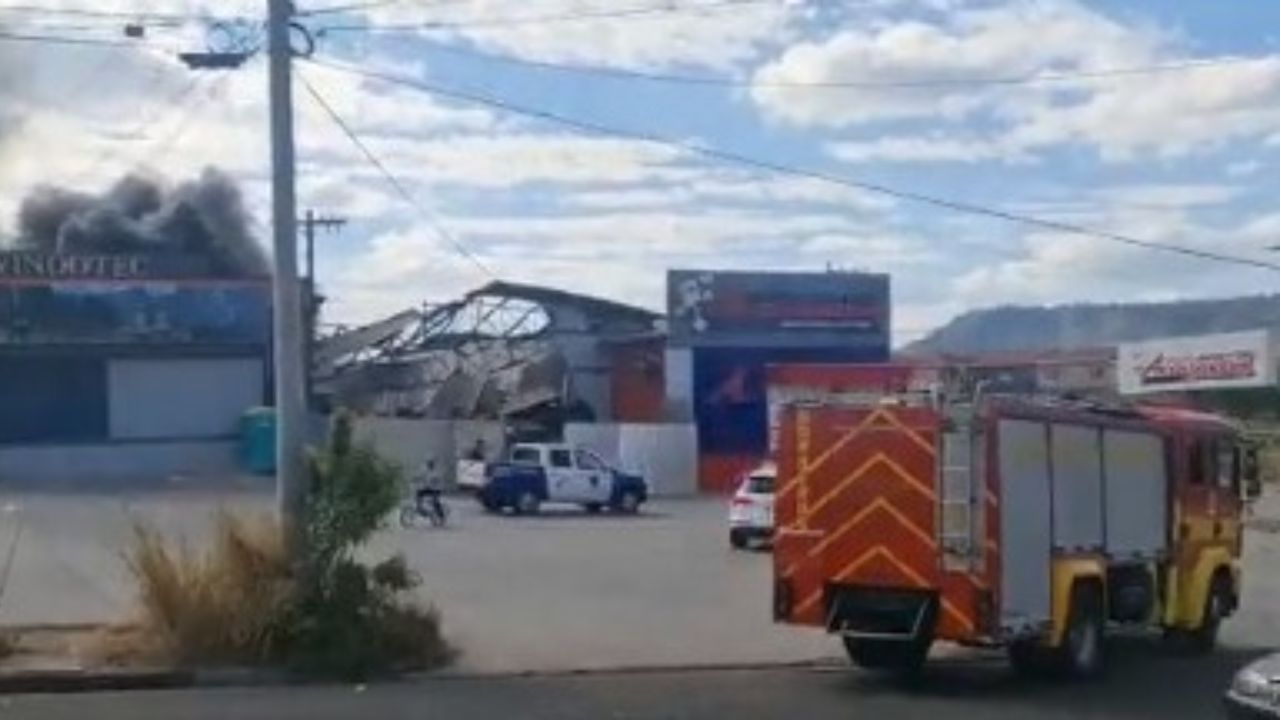 Un incendio consume una bodega en colonia de Tegucigalpa