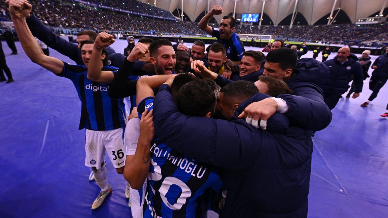 Inter de Milán se corona campeón de Supercopa de Italia al golear 3-0 al AC Milán