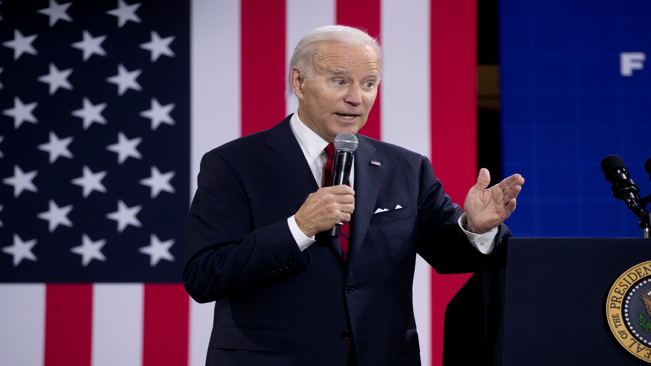 Biden arremete contra planes económicos de republicanos, y guiña de cara a elecciones de 2024