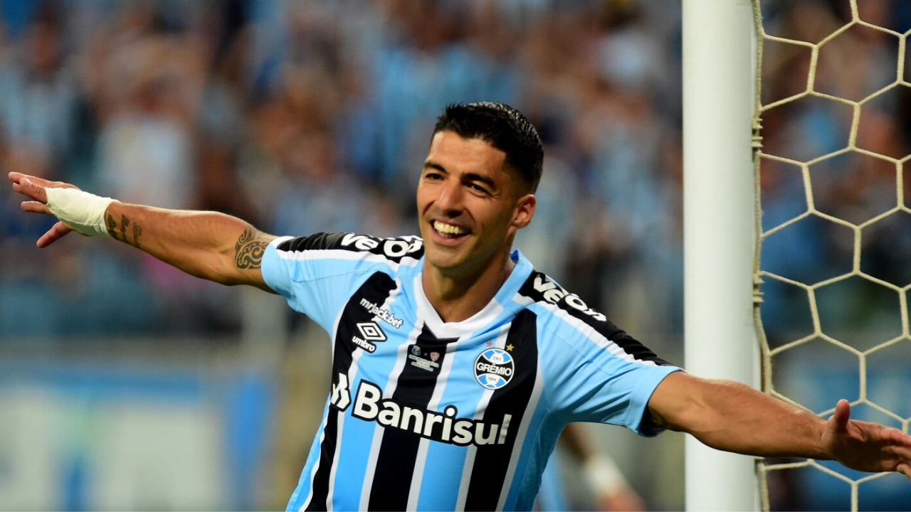Luis Suárez anota 'hat trick' en su debut con el Gremio de Porto Alegre