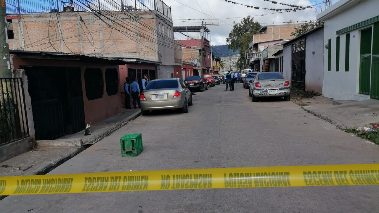 Matan a una mujer en colonia de Tegucigalpa tras bajarla de un carro