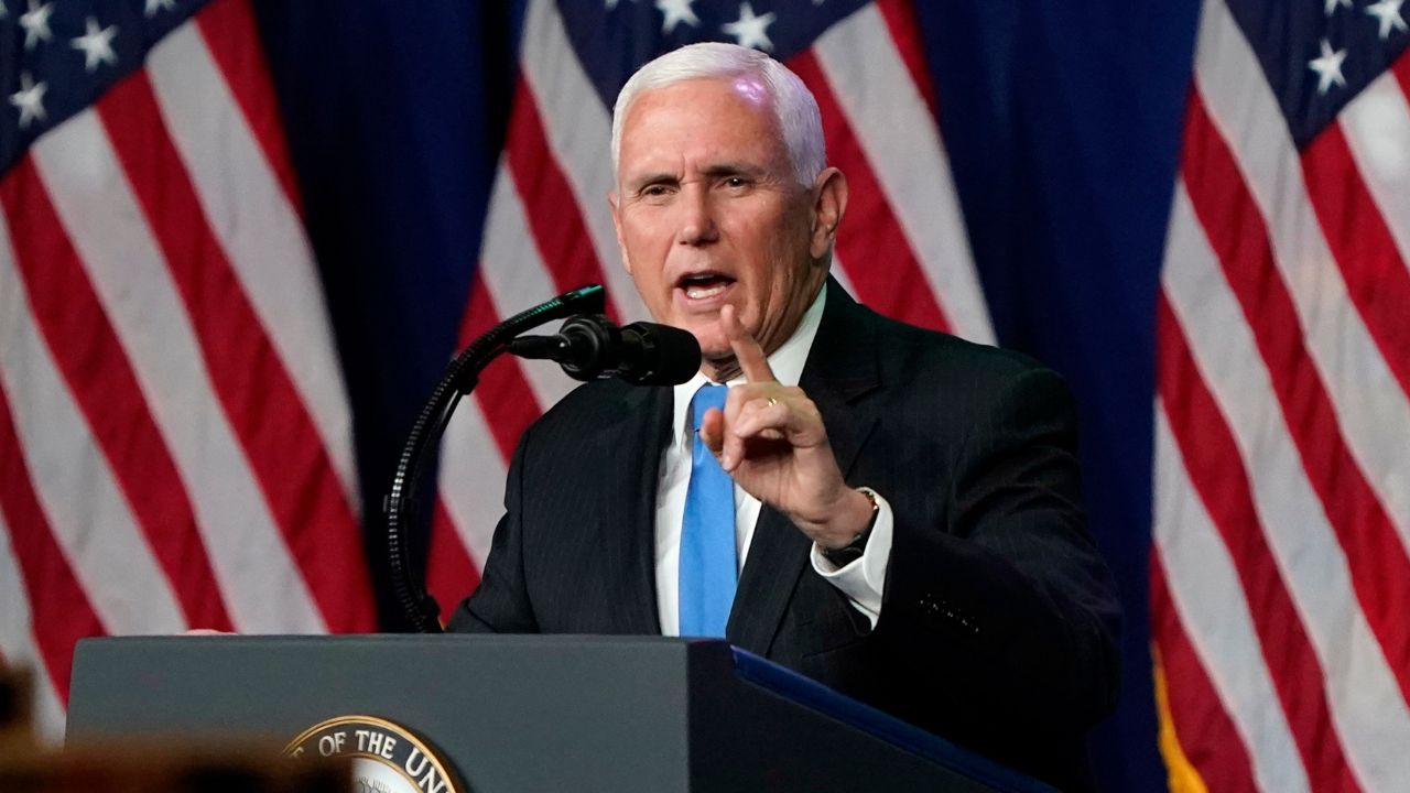 Exvicepresidente de EE. UU, Mike Pence, encuentra documentos clasificados en su casa