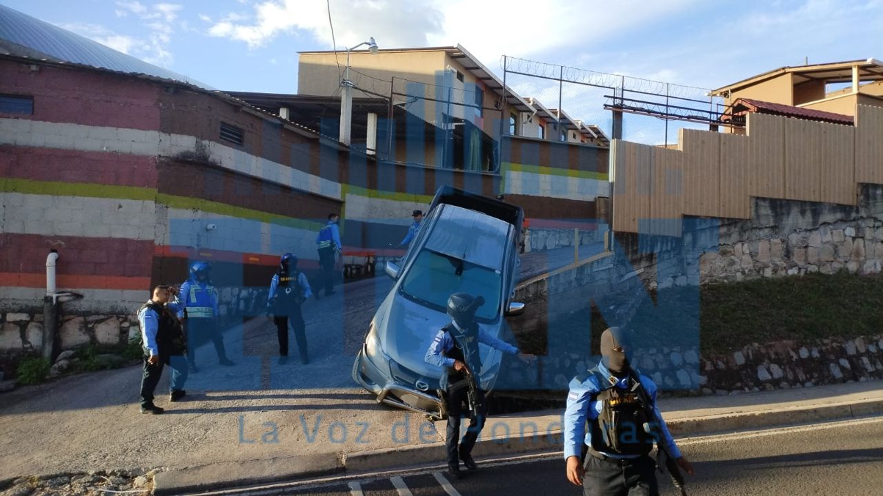 Hondureño iba saliendo de un motel en el anillo periférico y se accidentó en la entrada