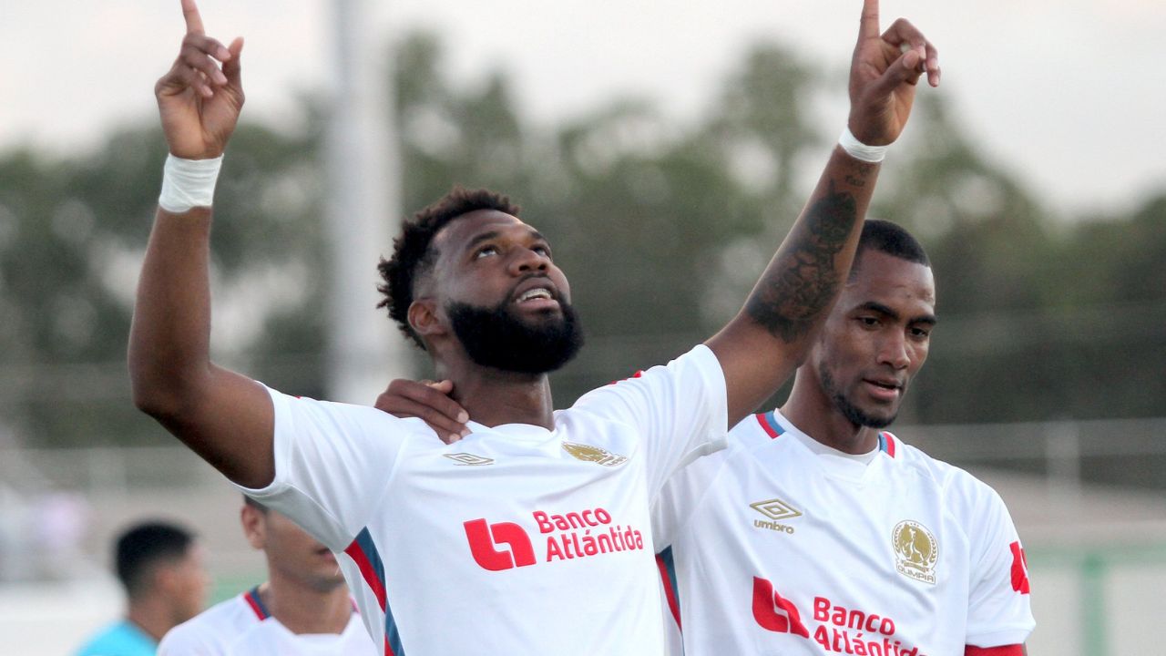 Olimpia estrena su corona humillando al Real Sociedad