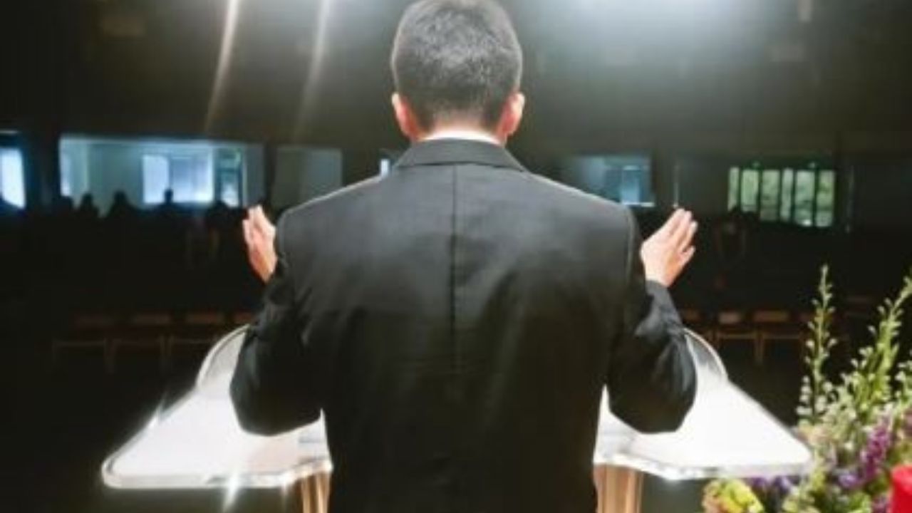 ¡Degenerado! Abuela encontró a pastor evangélico abusando de su nieta
