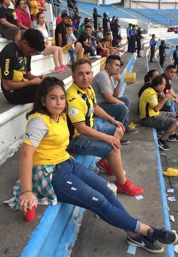 La última y conmovedora foto de Keiry, menor que murió tras pelea de barras cuando iba a ver a su amado Real España