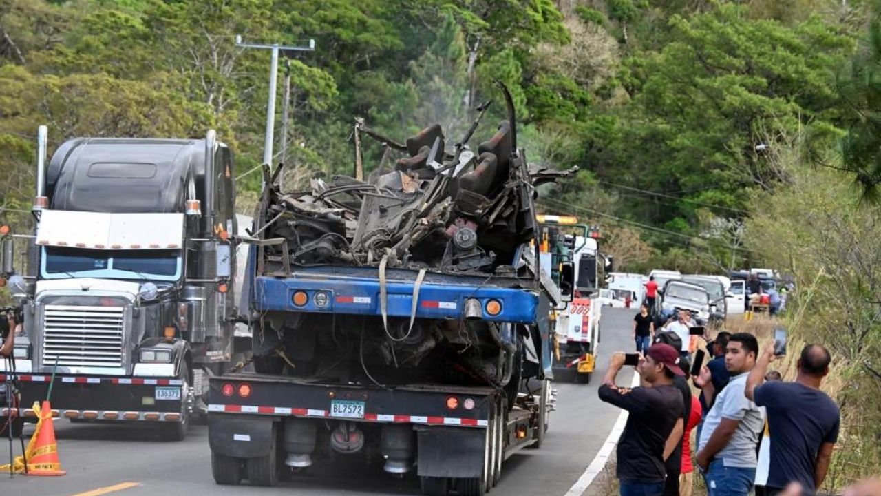 Imagen de Sube a 41 la cifra de muertos en accidente de bus lleno de migrantes en Panamá