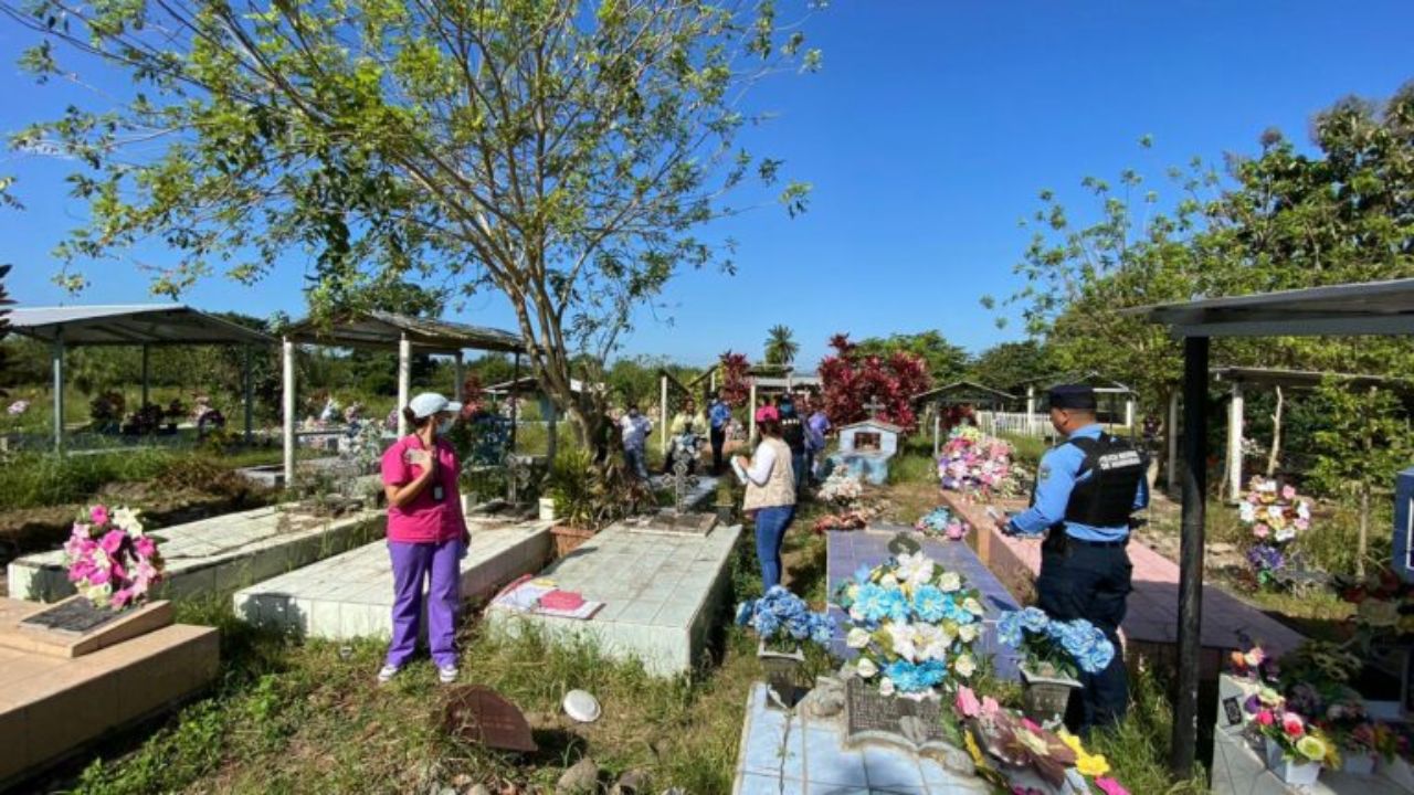 Medicina Forense exhuma cuerpos de dos miembros de la comunidad de Guapinol