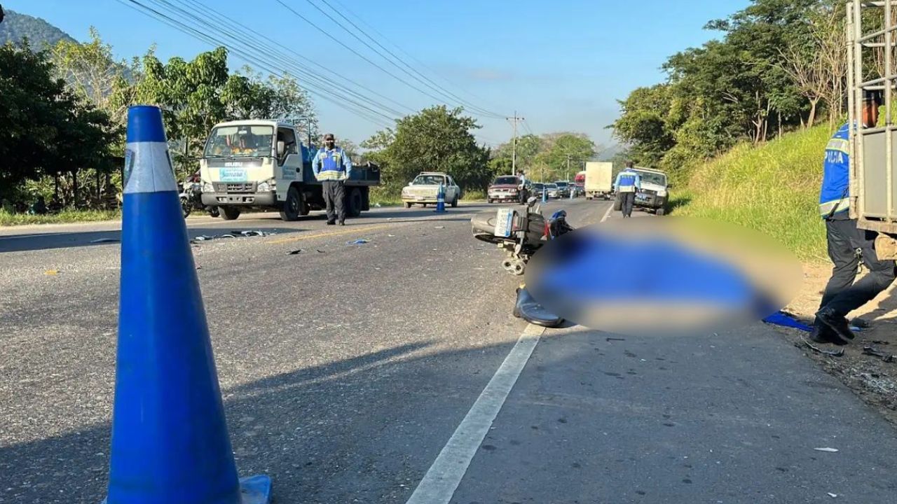 Motociclista hondureño muere tras impactar con pick-up cuando iba hacia su trabajo