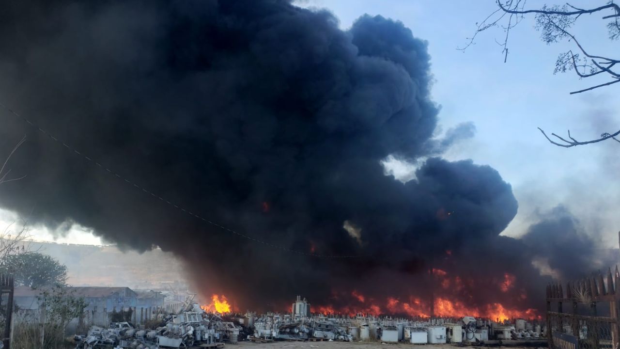 Imagen de Fotos: voraz incendio consumió transformadores de la ENEE en Amarateca