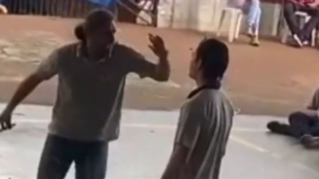 Vídeo: Despiden a maestro que regañó a alumno por decir groserías en el colegio