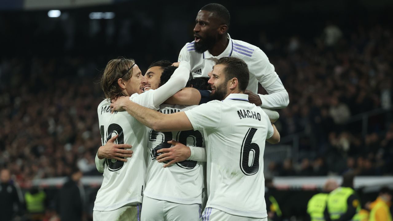 Real Madrid derrota al Valencia y se mantiene firme en su lucha por el título en España