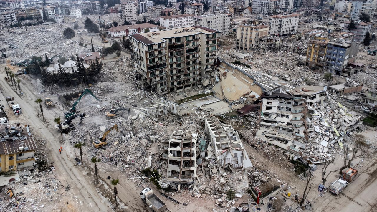 Nuevo terremoto de 5.6 grados deja un muerto y 69 heridos en Turquía