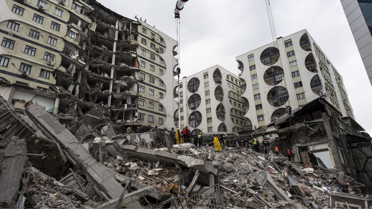 A más de 3,600 sube la cifra de muertes por terremoto en Turquía y Siria