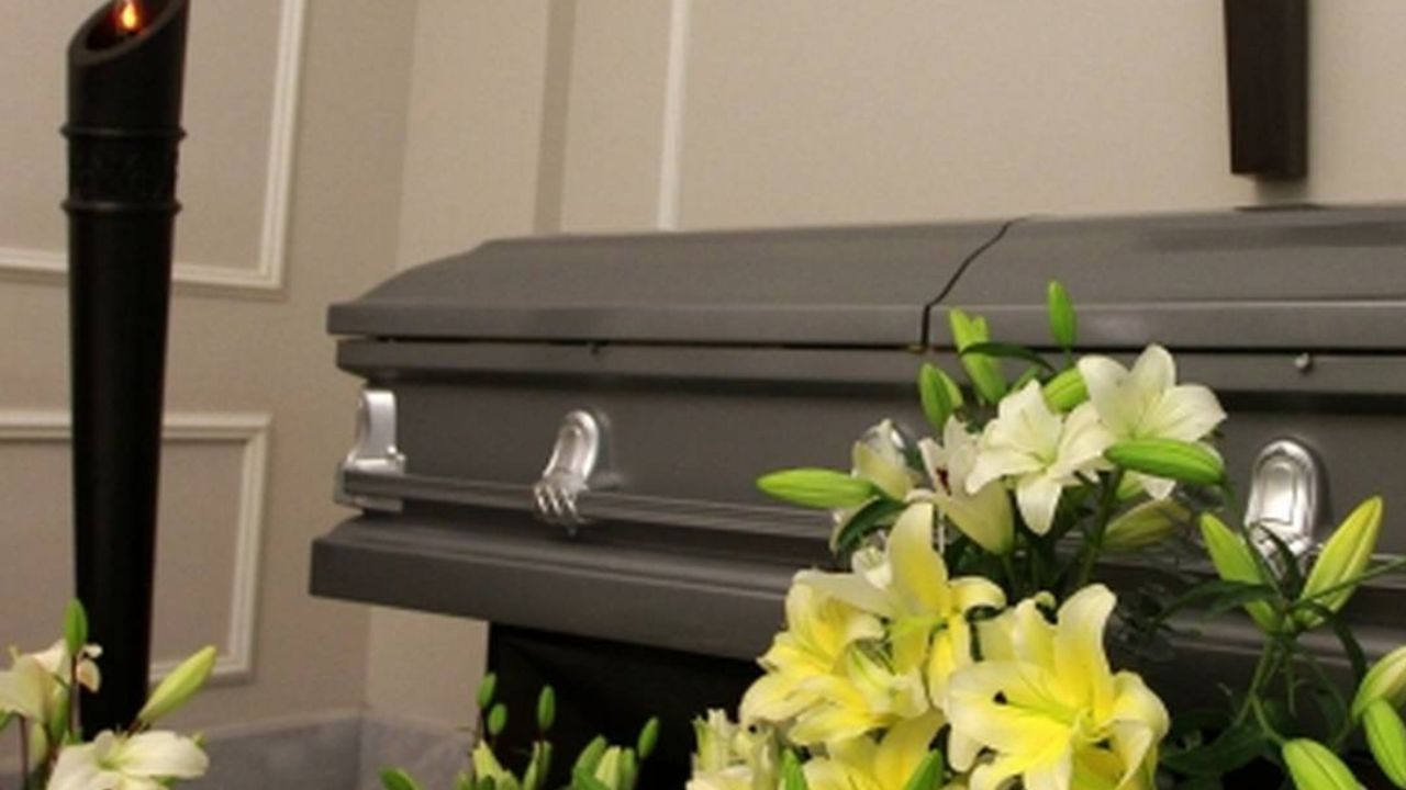 Mujer muere en pleno velorio de su hijo y nieto; no soportó el dolor
