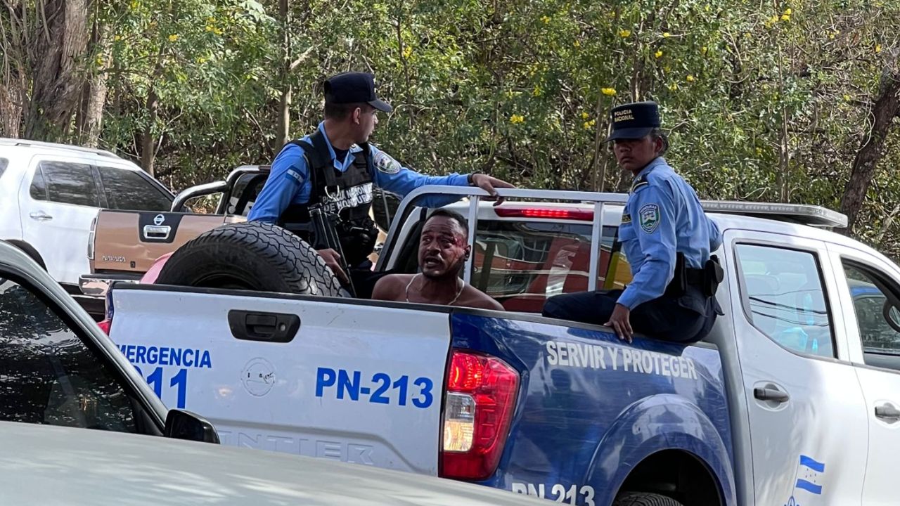 Fotos y vídeo: detienen a taxista que supuestamente asaltaba dentro de la UNAH