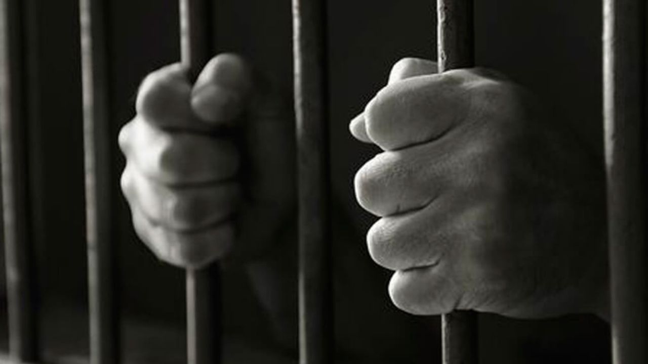 Inocente condenado a más de 400 años de prisión recupera libertad, ¿de qué lo acusaban?