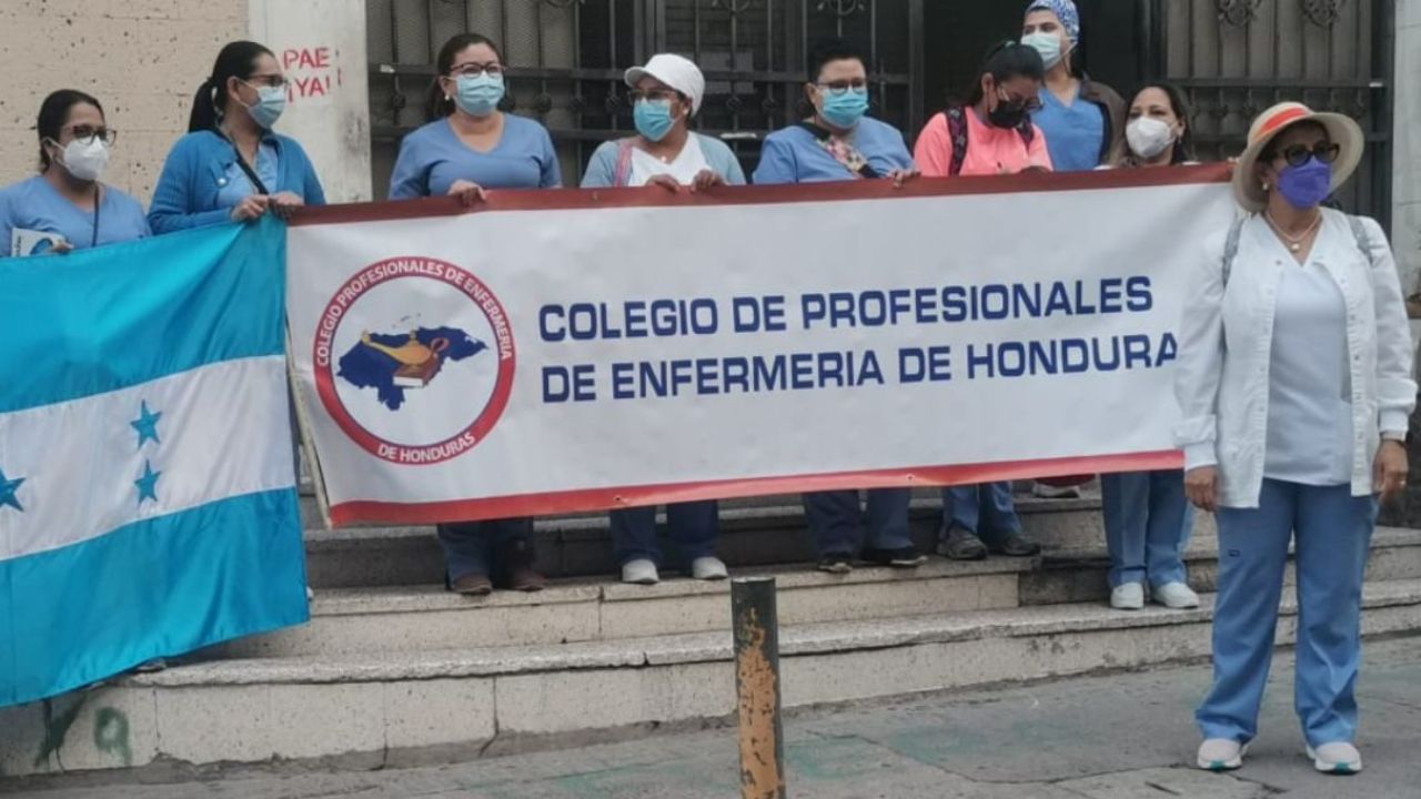 Enfermeras anuncian 24 horas más de paro; aún no tienen respuesta del Gobierno