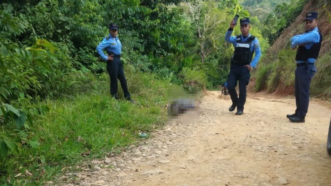 A orilla de calle dejan a dos hombres muertos en Omoa, Cortés