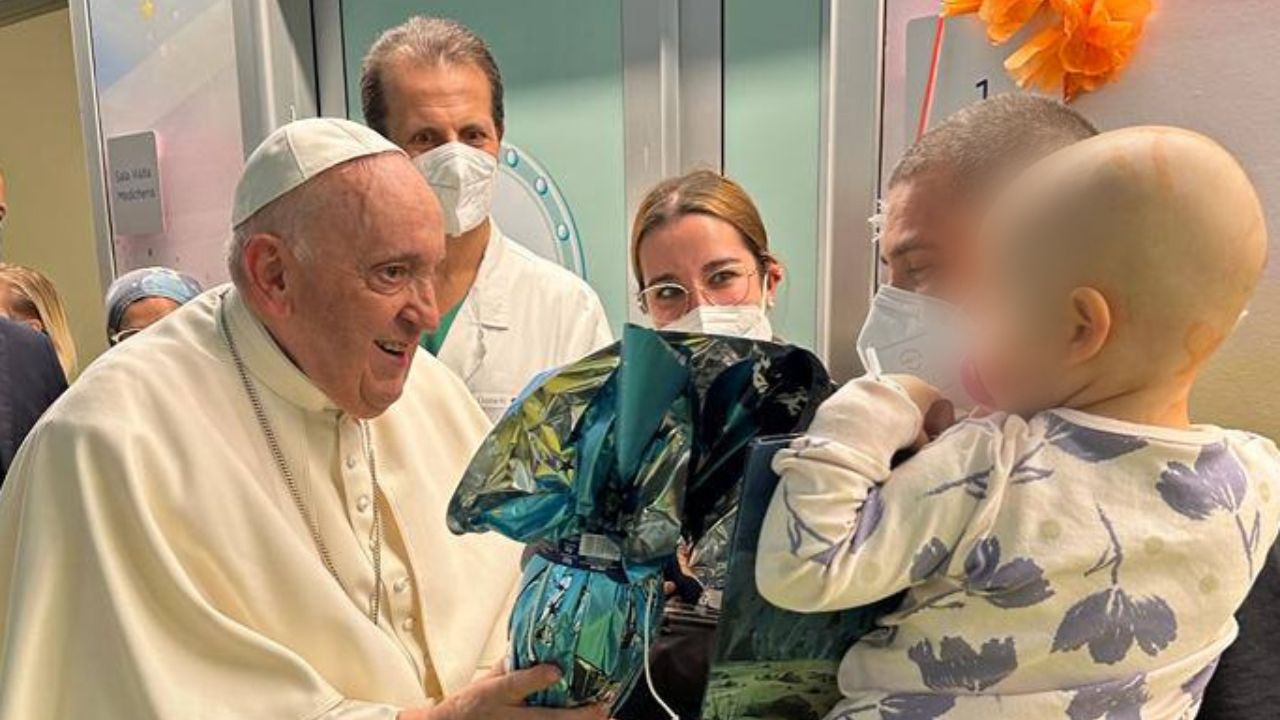 Papa Francisco recibirá alta médica el sábado y oficiará misa de Domingo de Ramos