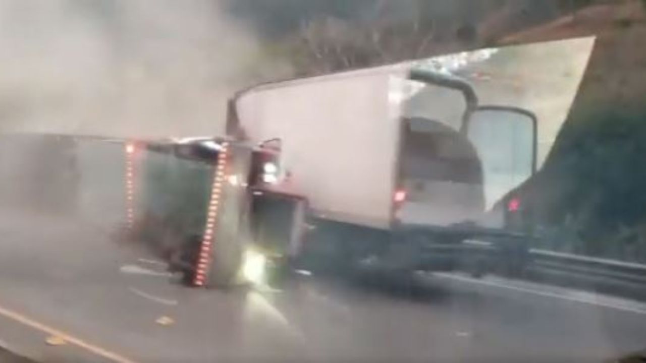 Vídeo: Impactante colisión entre dos rastras en Comayagua; conductor quedó atrapado