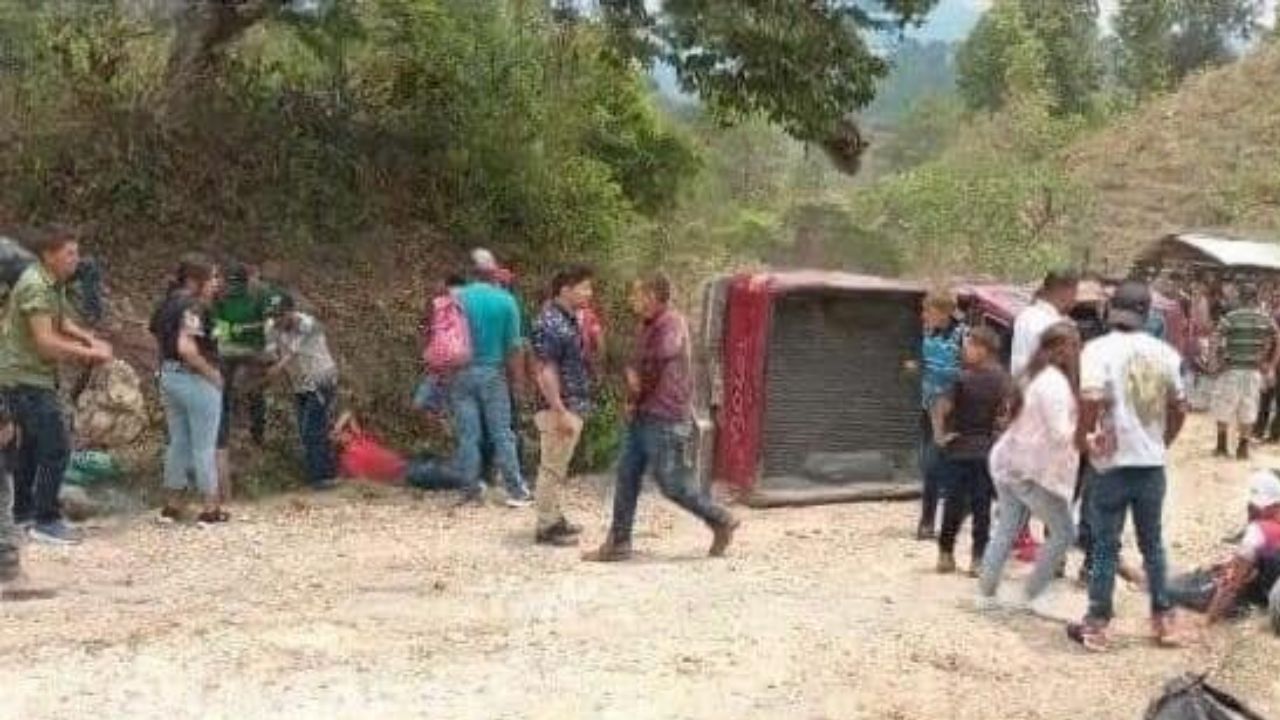 8 heridos en accidente tipo volcamiento en Olancho; iban a ver un partido de fútbol