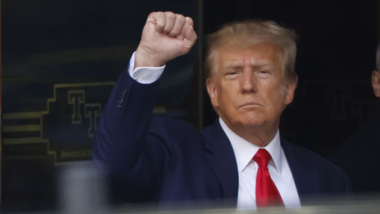 Donald Trump se declara no culpable de cargos penales, tras estar bajo arresto