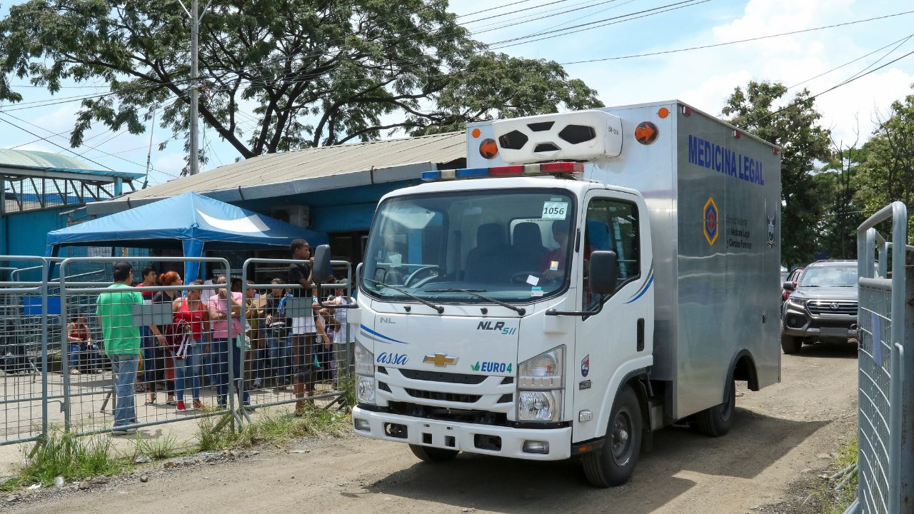 12 presos muertos en reyerta en cárcel de Ecuador, confirman autoridades