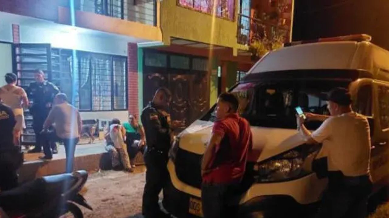 Colgadas de una cuerda encuentran a dos hermanitas en el patio de su casa en Colombia