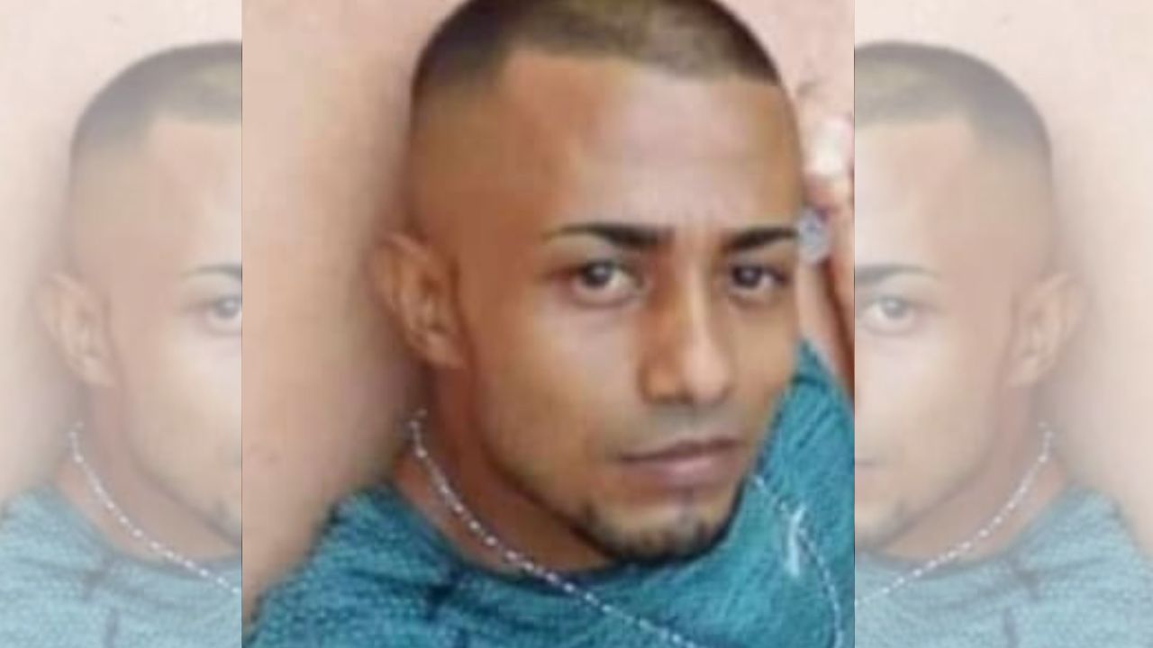 Sicarios asesinan a un joven en un callejón oscuro en Roatán, Islas de la Bahía