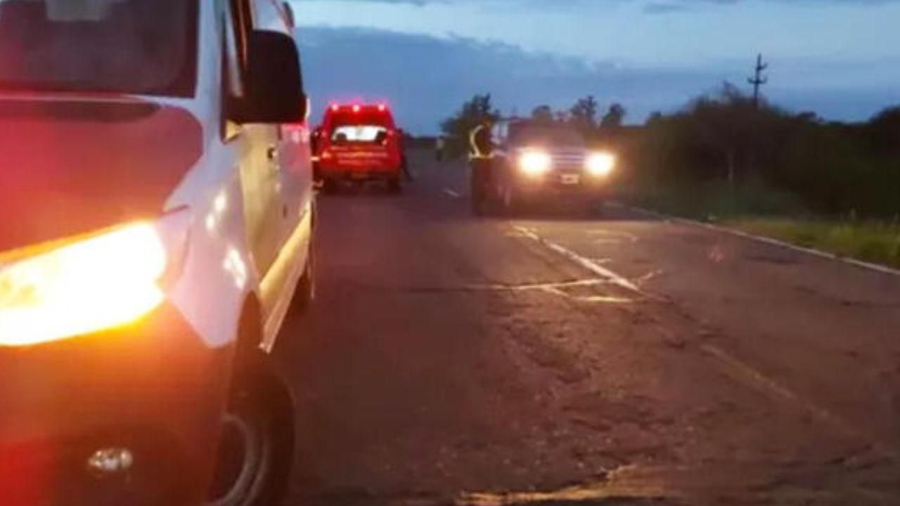 Mujer muere atropellada por buscar ayuda para su esposo que sufrió un infarto en la carretera