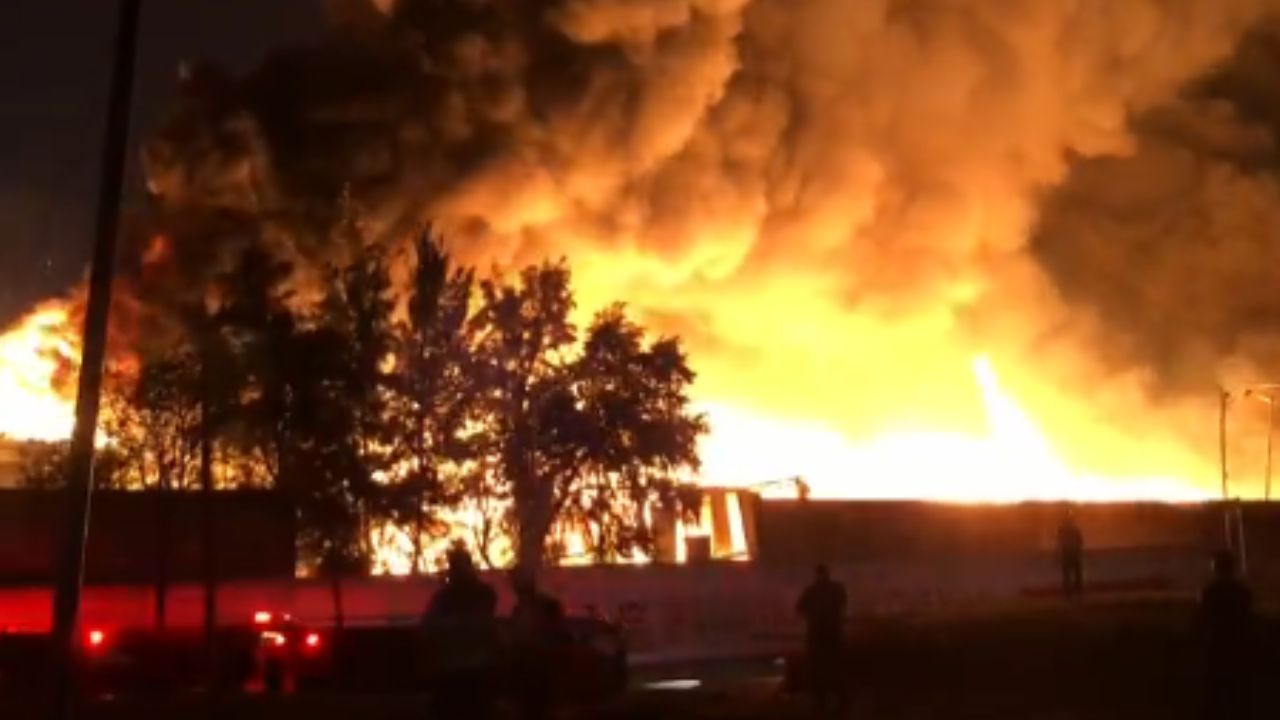 Vídeos: incendio consume la Central de Abasto en Ciudad de México