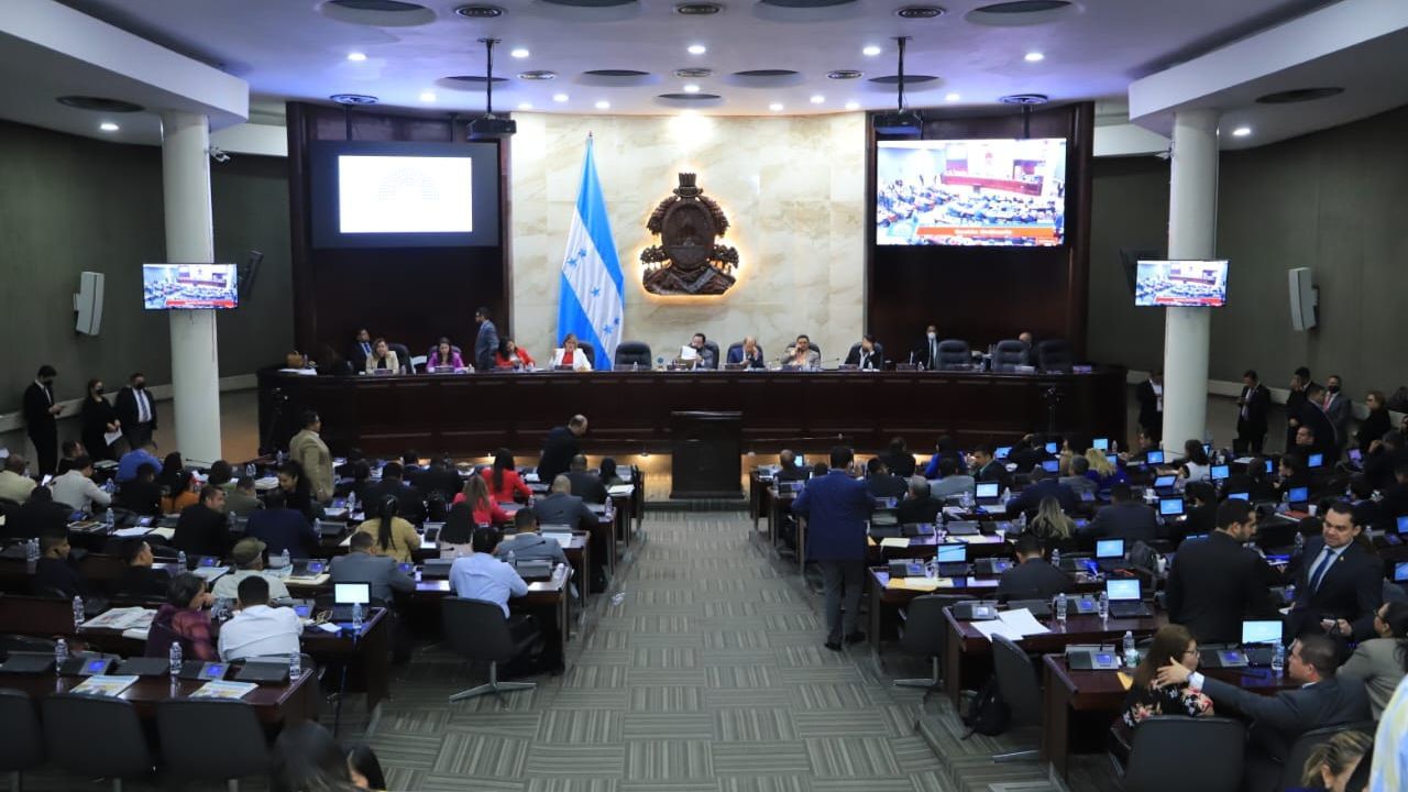 Editorial HRN: Injerencia en los poderes del Estado y la labor legislativa