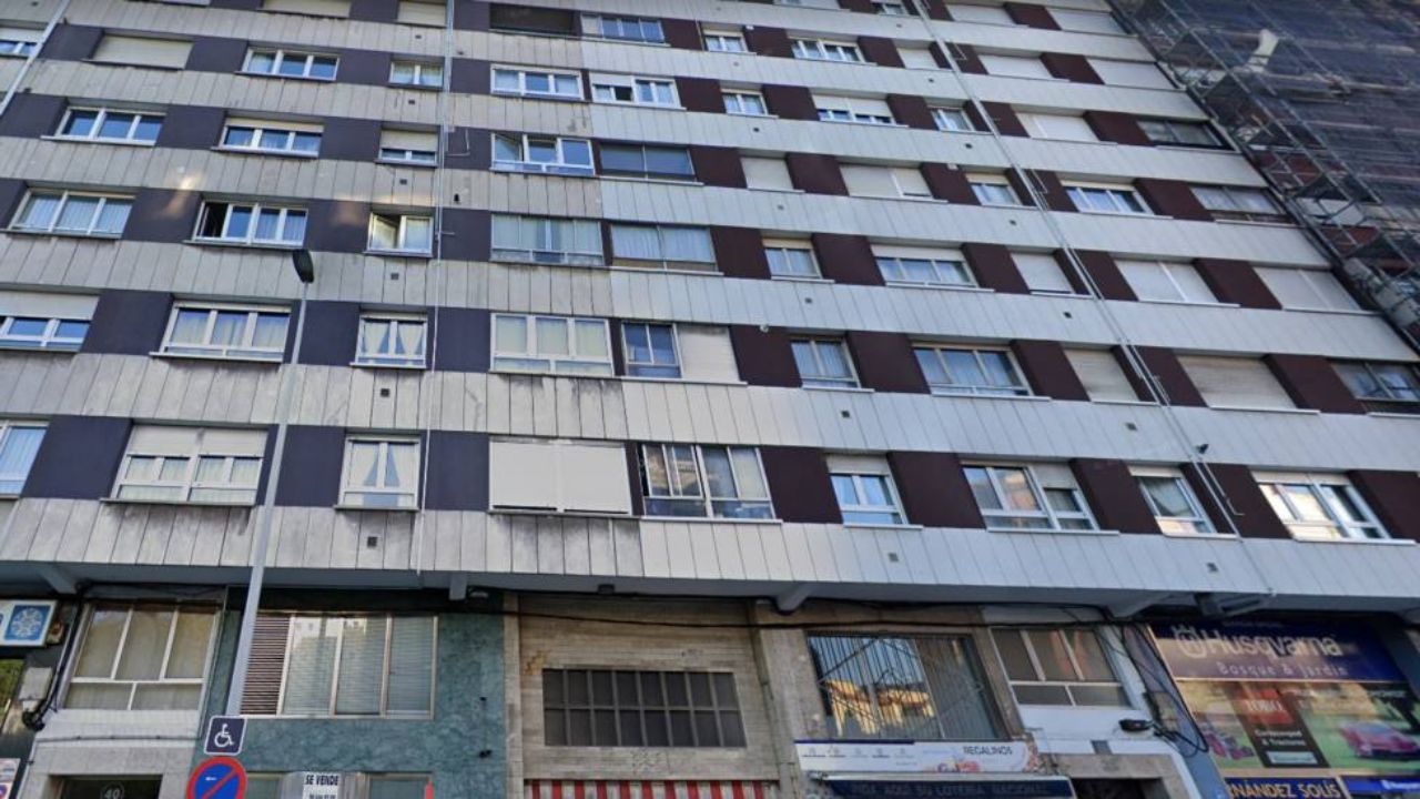 'Mamá, no me tires': mujer se lanza con su hija desde un quinto piso