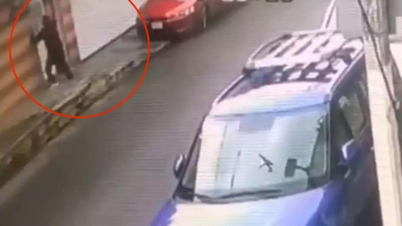 En vídeo quedó el asesinato de director de escuela cuando ingresaba a su vivienda