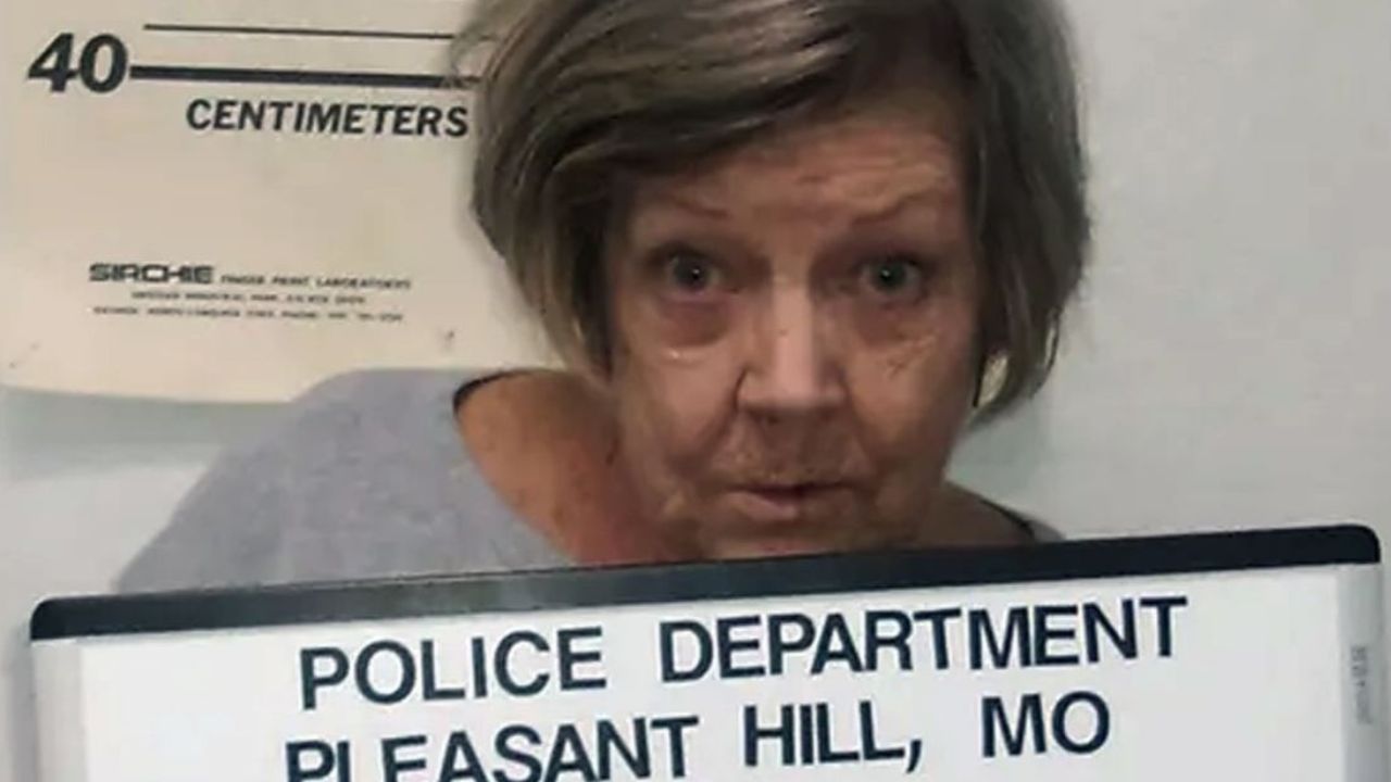 Anciana es capturada por intentar asaltar un banco por tercera vez