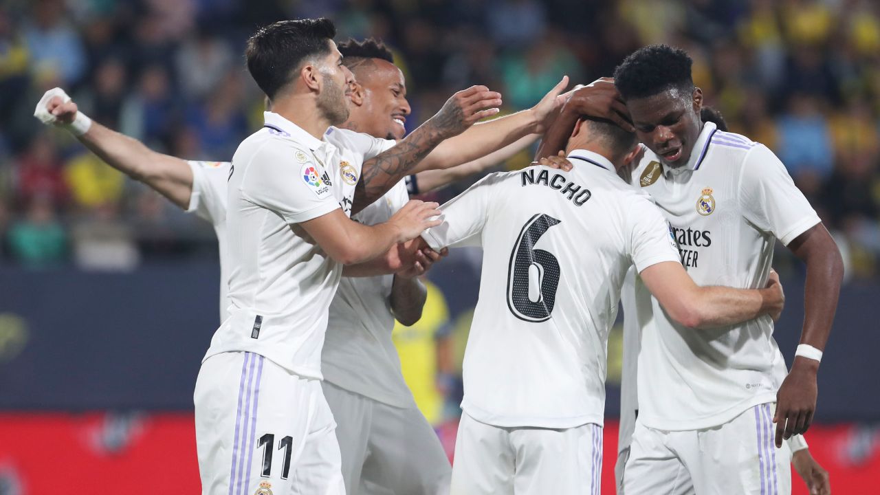 Real Madrid vence al Cádiz y se mantiene a 10 puntos de Barcelona