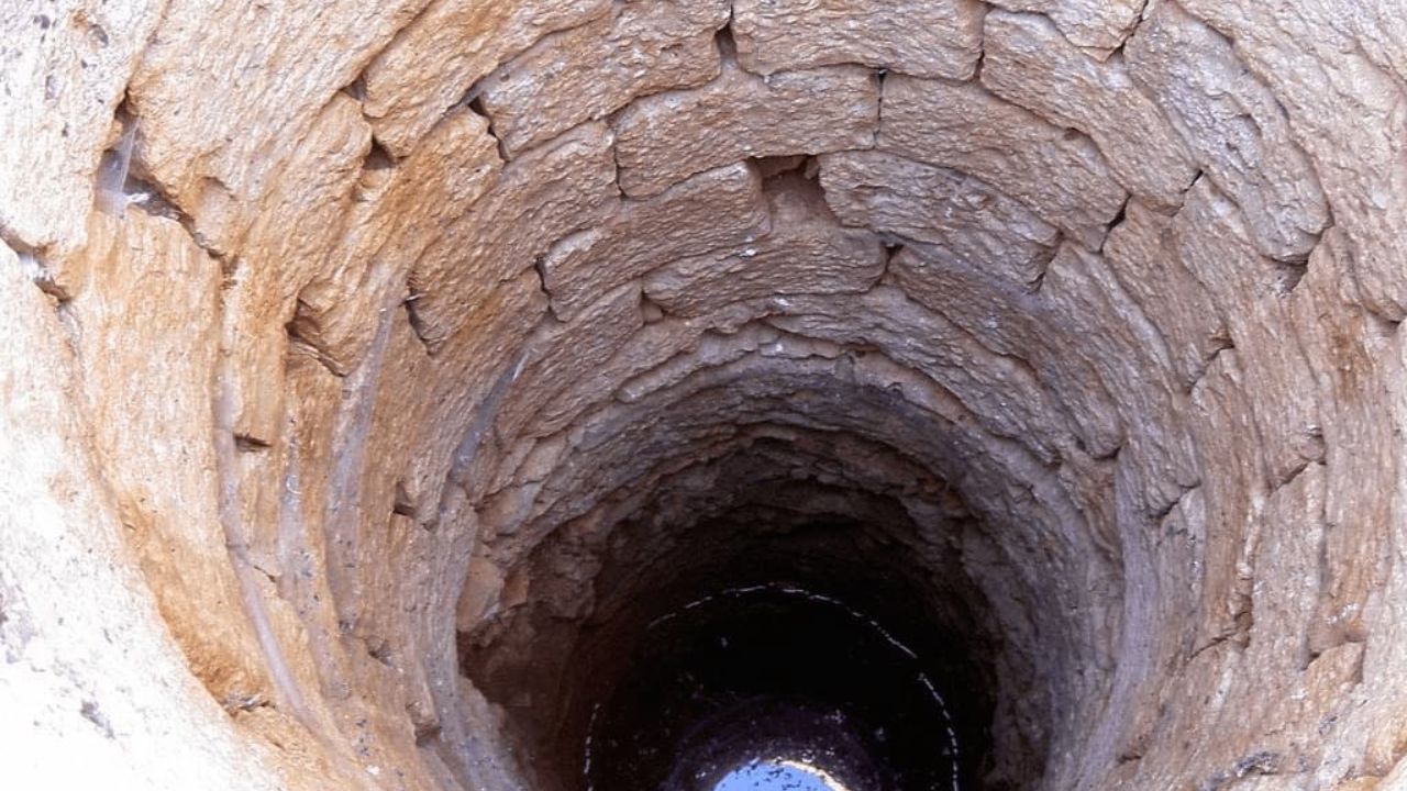 Dos hermanitos mueren al caer en un pozo; buscaban agua