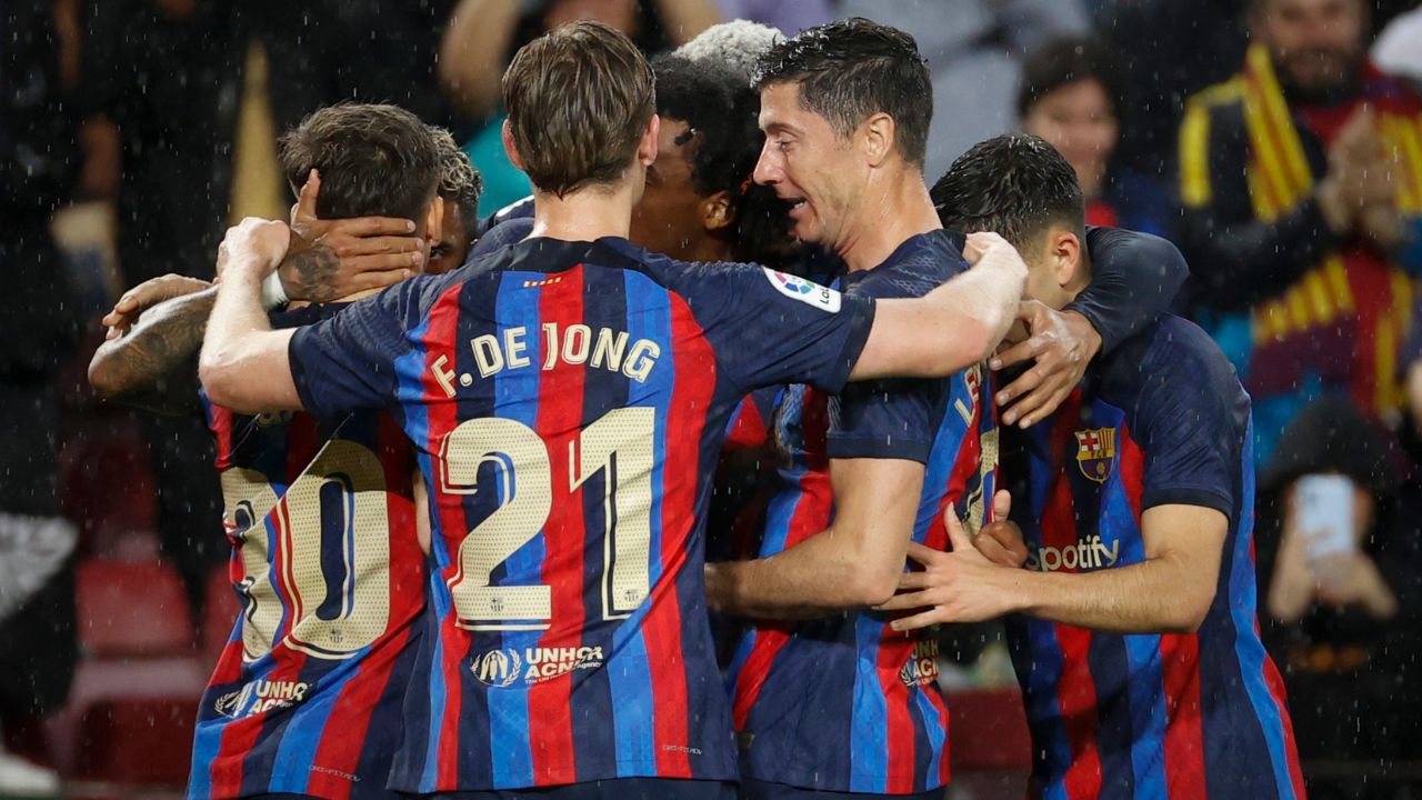 Barcelona se acerca al título al derrotar in extremis al Osasuna